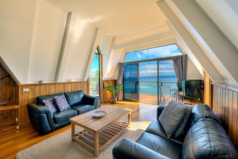 Natural landscape, Balcony/Terrace, Living room, Seating area, Sea view