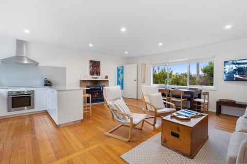 Living room, Seating area, Dining area, kitchen