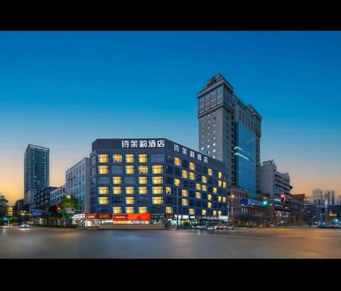 Property building, Night, Location