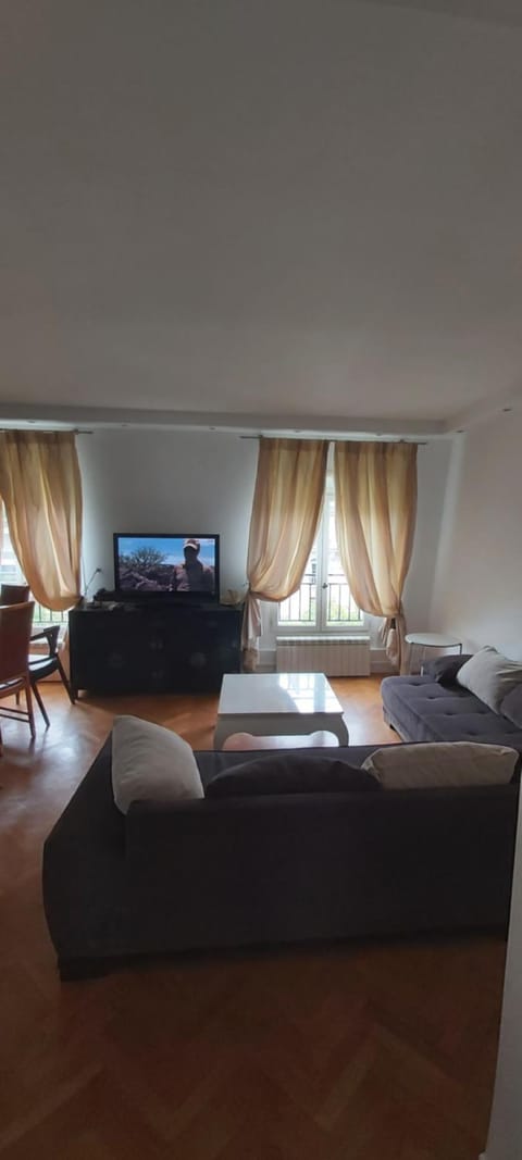 Bridgestreet Champs-Elysées Apartment in Paris