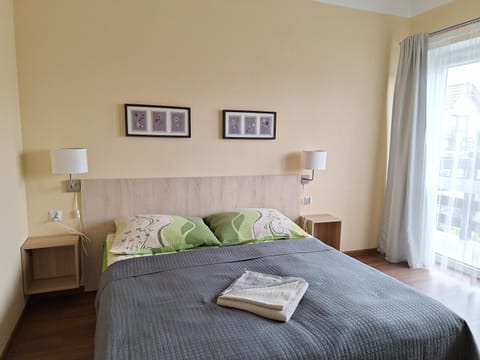 Bed, Photo of the whole room, Bedroom, Breakfast, towels