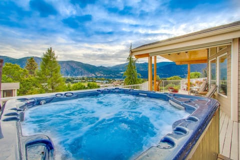 Bay View House in Manson