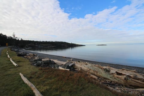 Lopez Island Agate Beach Waterfront Home House in Lopez Island