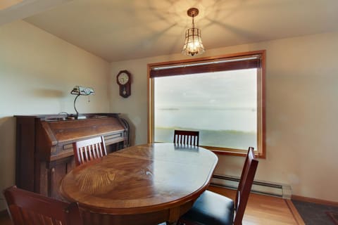 Lopez Island Agate Beach Waterfront Home House in Lopez Island