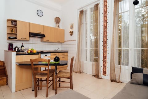 Coffee/tea facilities, Balcony/Terrace, Kitchen or kitchenette, Dining area