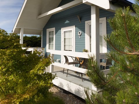 Patio, Spring, Day, Garden, View (from property/room), Balcony/Terrace, Dining area, Garden view