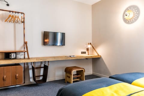 TV and multimedia, Photo of the whole room, Bedroom