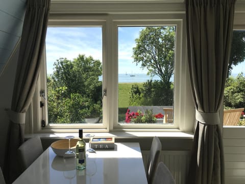 Dining area, Lake view