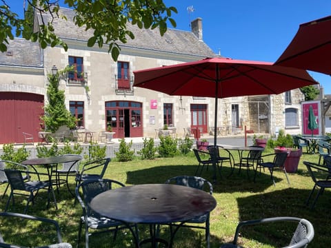 Property building, Restaurant/places to eat