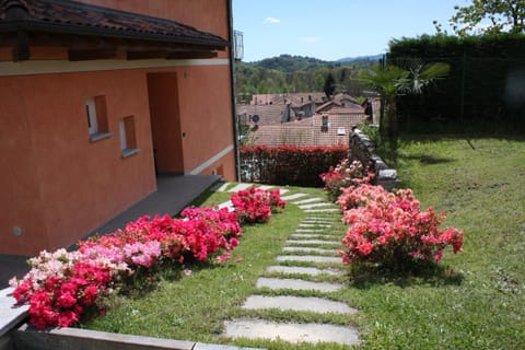 Property building, Day, Natural landscape, Garden, Garden view, Mountain view