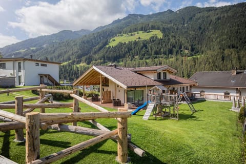 Property building, Garden, Balcony/Terrace