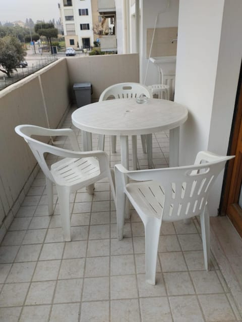 Property building, Summer, Balcony/Terrace, Balcony/Terrace, Swimming pool