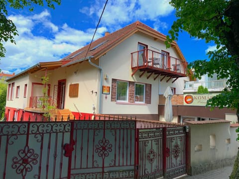 Property building, Balcony/Terrace, Balcony/Terrace