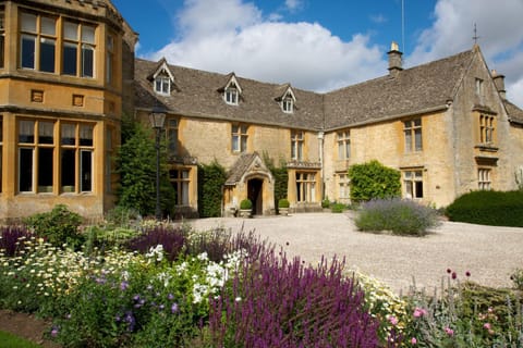 Property building, Facade/entrance, Day, Garden, Garden