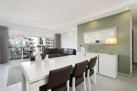 Communal lounge/ TV room, Balcony/Terrace, Living room, Dining area