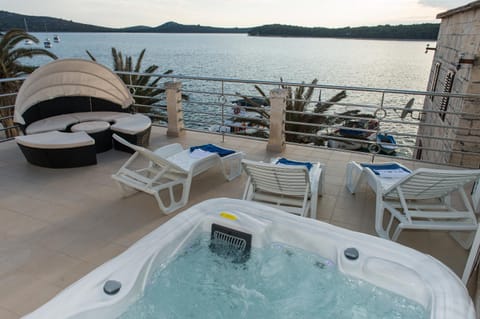 Hot Tub, Balcony/Terrace