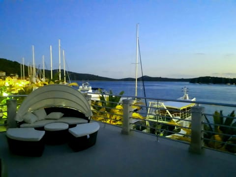 Hot Tub, Balcony/Terrace, City view, Sea view