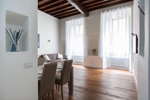 Living room, Photo of the whole room, Decorative detail, Seating area