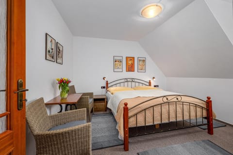 Bed, Seating area, Bedroom