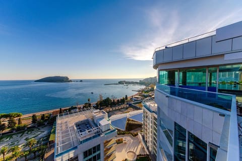 Restaurant/places to eat, Sea view, Swimming pool