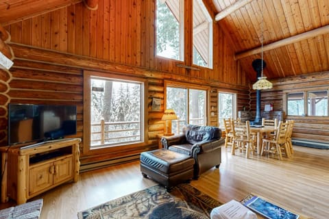 Blacktail Cabin Cabin in Flathead Lake