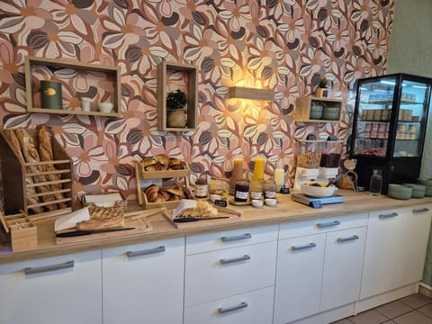 Continental breakfast, Buffet breakfast