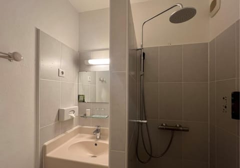 Shower, Bathroom, towels