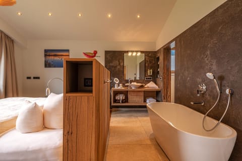 Bathroom, Photo of the whole room