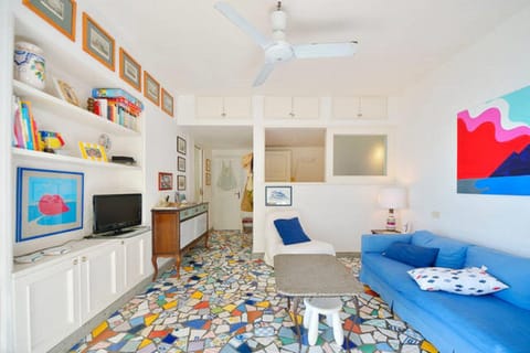 Communal lounge/ TV room, TV and multimedia, Living room, Photo of the whole room, Evening entertainment, fireplace