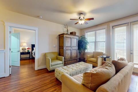 Suits Us Apartment in Galveston Island