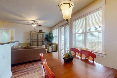 Suits Us Apartment in Galveston Island