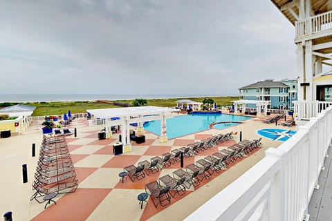 Sand Swept Apartment in Galveston Island