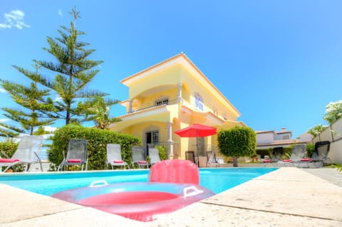 Property building, Garden, Swimming pool