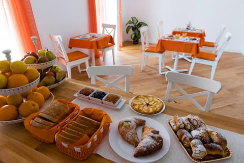 Lounge or bar, Food and drinks, Other, Food, Area and facilities, Breakfast, Continental breakfast, Buffet breakfast