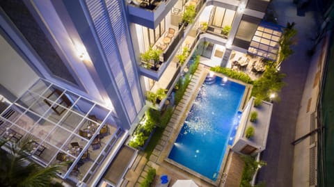 Bird's eye view, Swimming pool