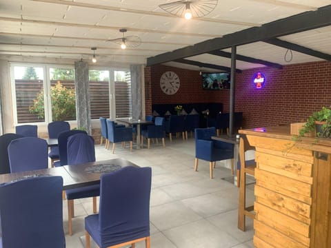 Property building, Restaurant/places to eat