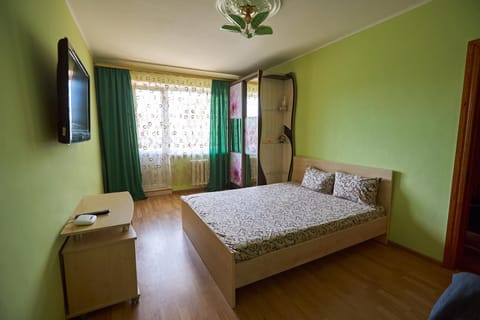 Bed, TV and multimedia, Bedroom, hair dresser