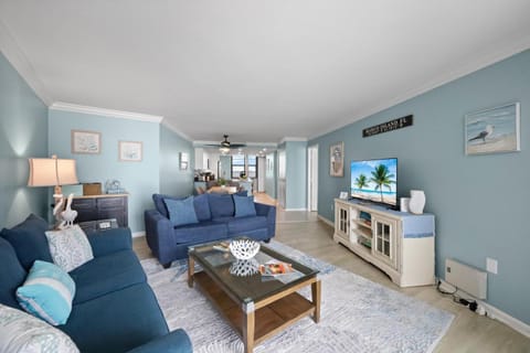 Beachfront condo with pool and balcony facing beach House in Marco Island