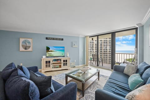 Beachfront condo with pool and balcony facing beach House in Marco Island