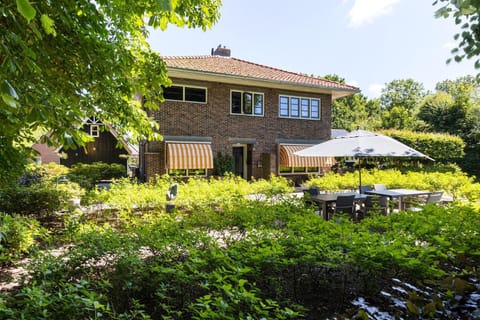 Property building, Garden, Balcony/Terrace