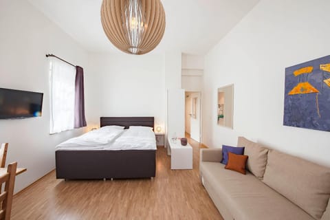 Living room, Photo of the whole room, Seating area, Bedroom