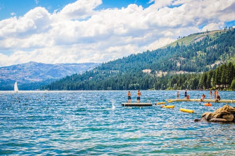 Sierra Solstice House in Truckee