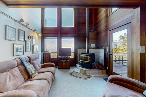 Whale Song House in Mendocino County