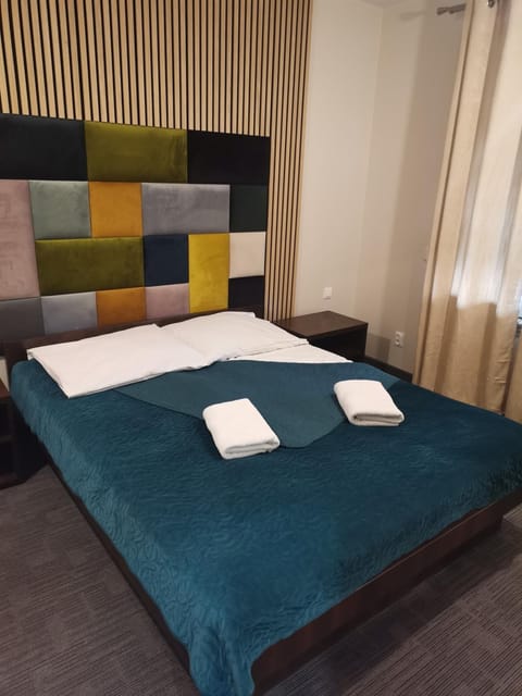 Bed, Photo of the whole room, towels