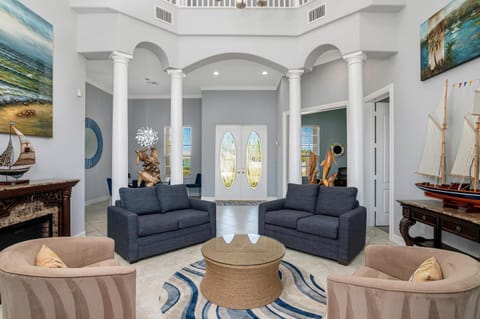 Waterfront home with pool, spa and 2nd floor balcony House in Marco Island