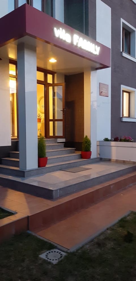 Property building, Facade/entrance