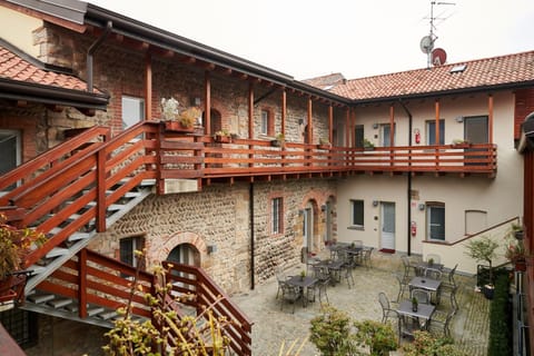 Facade/entrance, Neighbourhood, Balcony/Terrace