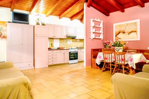 Communal lounge/ TV room, Breakfast, kitchen