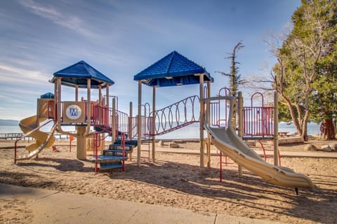 Canterbury Kings Beach Treehouse House in Tahoe Vista