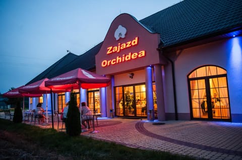 Property building, Facade/entrance, People